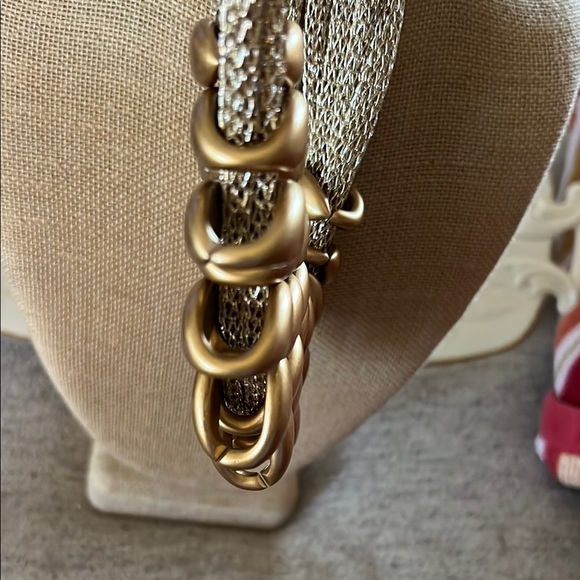 Camille Leaf Necklace - Picture 5 of 6